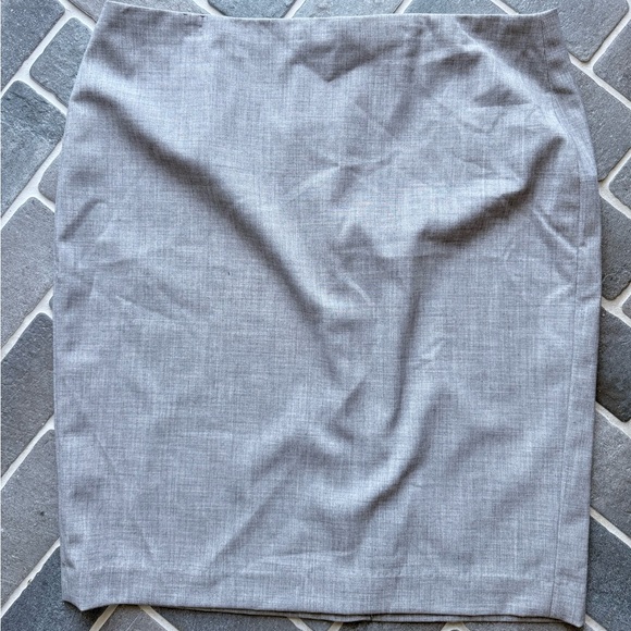 Banana Republic Dresses & Skirts - Banana Republic Light Gray Pencil Skirt